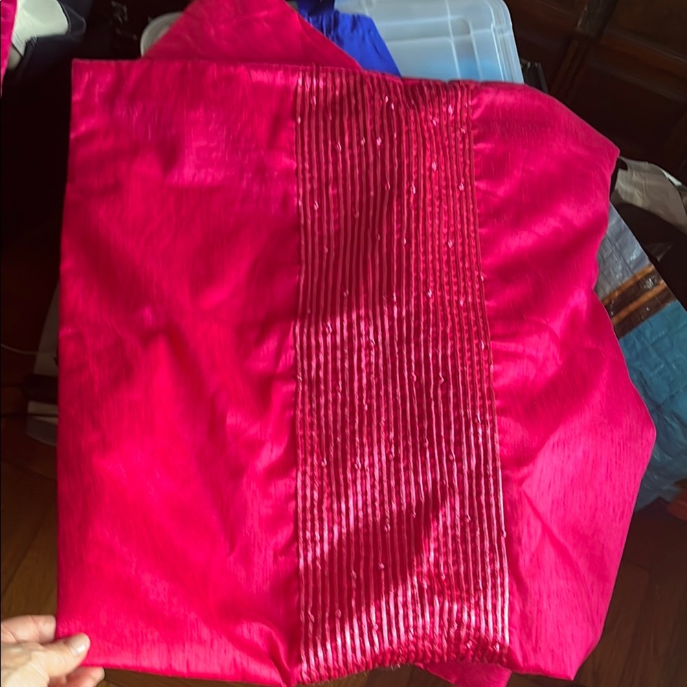 2 silk pillow shams.
